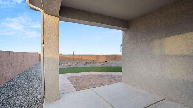 4 Seguro Court NW, Los Lunas, NM 87031