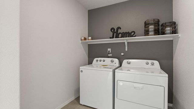4 Seguro Court NW, Los Lunas, NM 87031