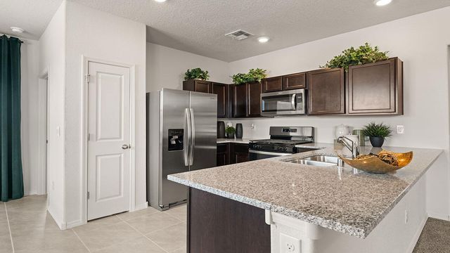 4 Seguro Court NW, Los Lunas, NM 87031