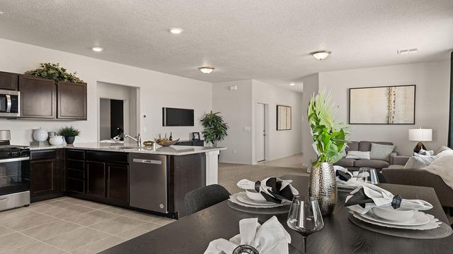 4 Seguro Court NW, Los Lunas, NM 87031