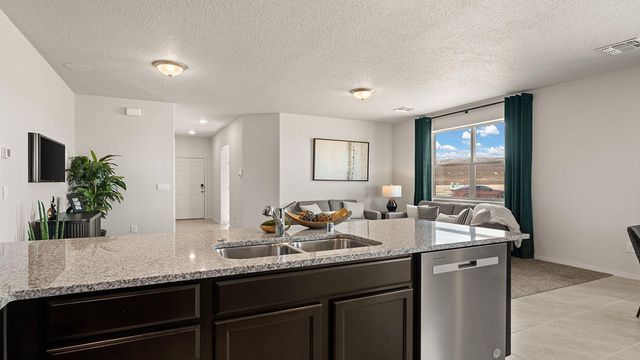 4 Seguro Court NW, Los Lunas, NM 87031