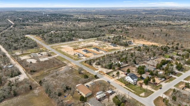 113 Las Alturas DR, Elgin, TX 78621
