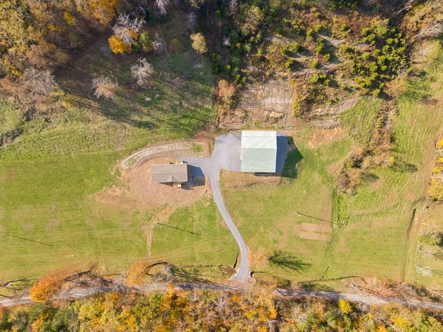 825 Gaulden Hollow Rd, Lafayette, TN 37083