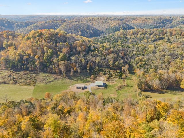825 Gaulden Hollow Rd, Lafayette, TN 37083