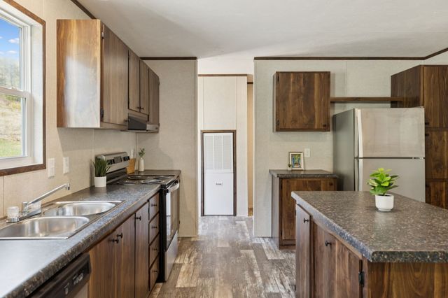 825 Gaulden Hollow Rd, Lafayette, TN 37083