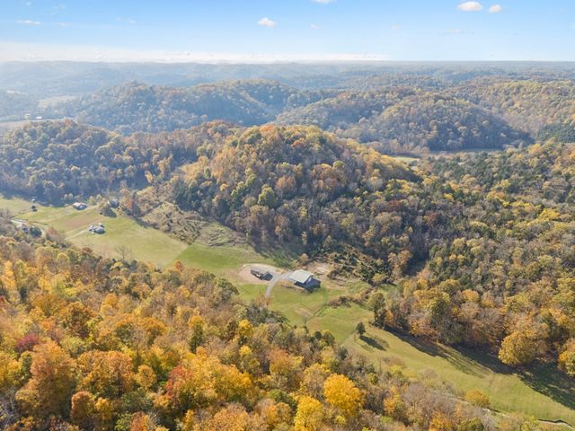 825 Gaulden Hollow Rd, Lafayette, TN 37083