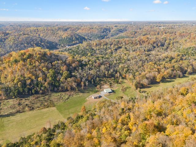 825 Gaulden Hollow Rd, Lafayette, TN 37083