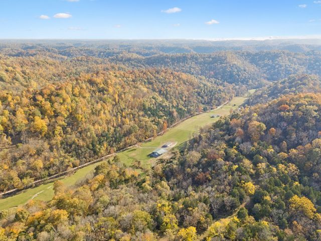 825 Gaulden Hollow Rd, Lafayette, TN 37083