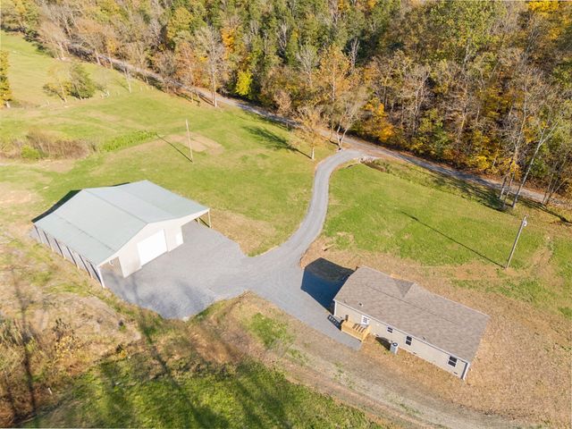 825 Gaulden Hollow Rd, Lafayette, TN 37083
