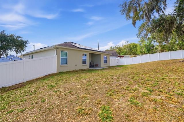 37142 HIGHLAND BLUFF CIRCLE, Dade City, FL 33523