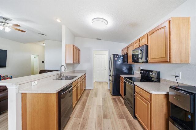 37142 HIGHLAND BLUFF CIRCLE, Dade City, FL 33523