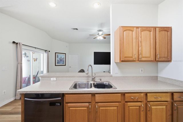 37142 HIGHLAND BLUFF CIRCLE, Dade City, FL 33523