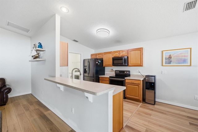 37142 HIGHLAND BLUFF CIRCLE, Dade City, FL 33523