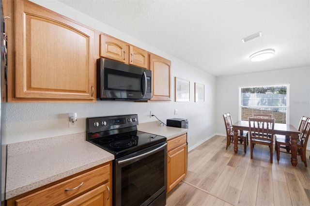 37142 HIGHLAND BLUFF CIRCLE, Dade City, FL 33523