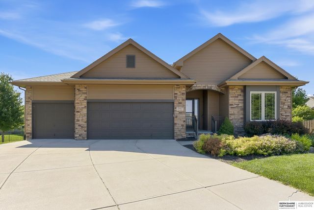 18407 Cuming Circle, Elkhorn, NE 68022