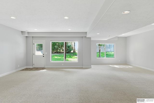 18407 Cuming Circle, Elkhorn, NE 68022