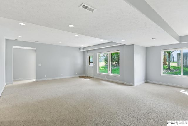 18407 Cuming Circle, Elkhorn, NE 68022