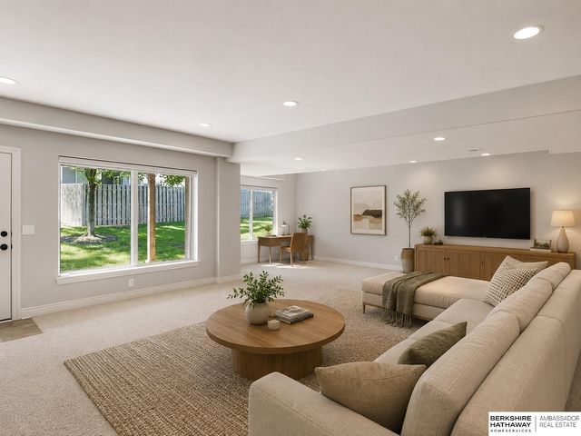 18407 Cuming Circle, Elkhorn, NE 68022