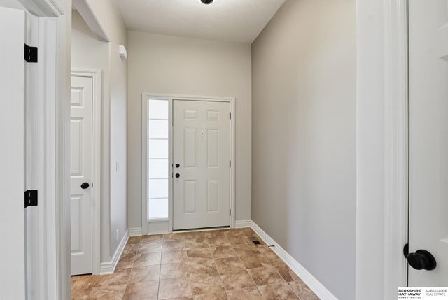 18407 Cuming Circle, Elkhorn, NE 68022