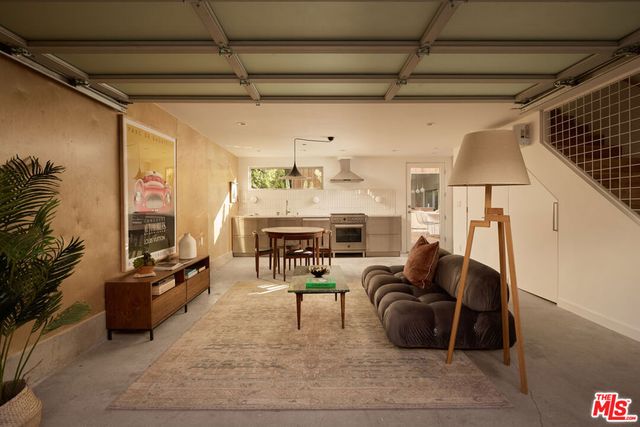 1028 Pleasantview Avenue, Los Angeles, CA 90291
