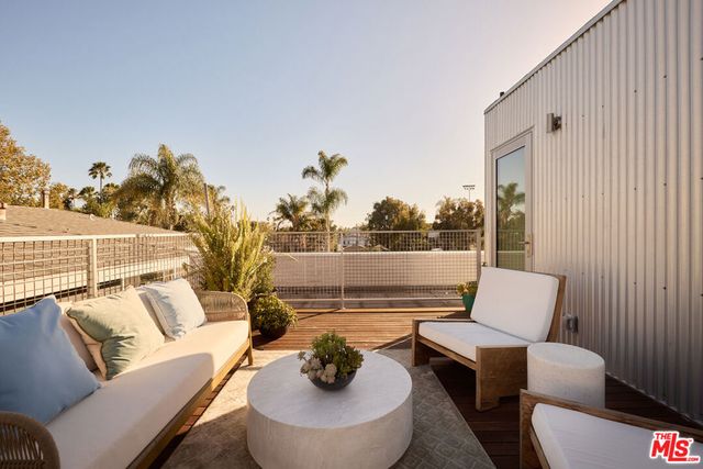 1028 Pleasantview Avenue, Los Angeles, CA 90291