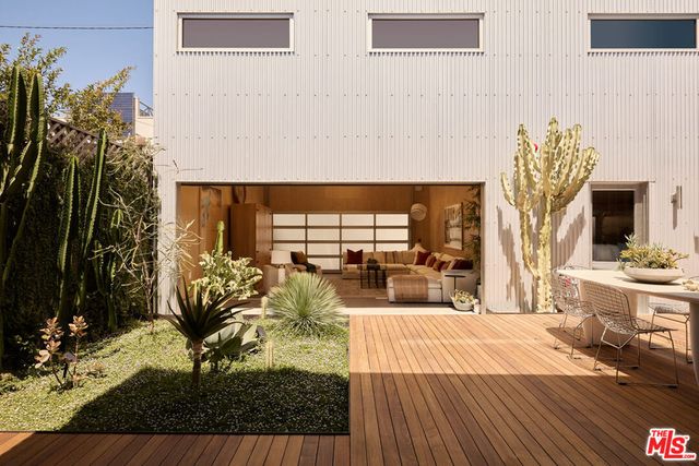 1028 Pleasantview Avenue, Los Angeles, CA 90291