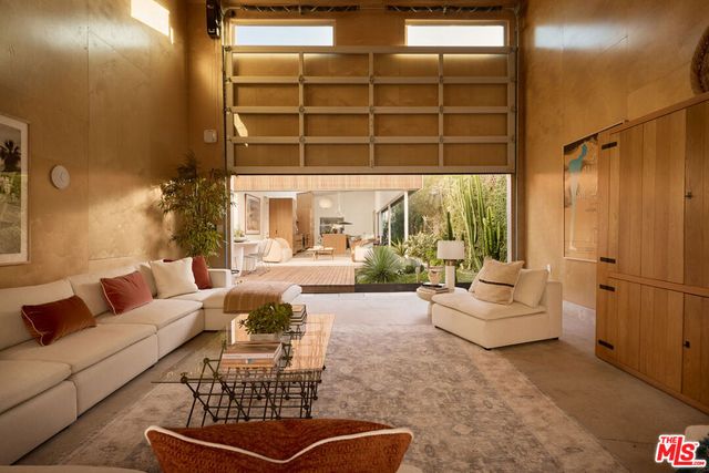 1028 Pleasantview Avenue, Los Angeles, CA 90291