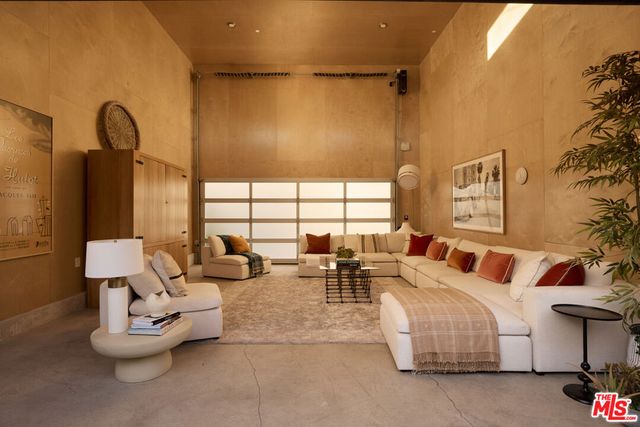 1028 Pleasantview Avenue, Los Angeles, CA 90291