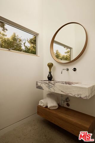 1028 Pleasantview Avenue, Los Angeles, CA 90291