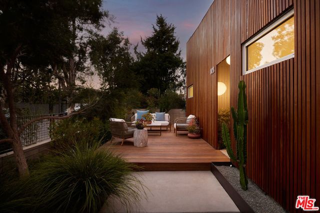 1028 Pleasantview Avenue, Los Angeles, CA 90291