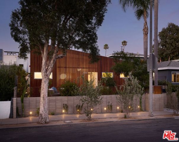 1028 Pleasantview Avenue, Los Angeles, CA 90291
