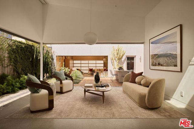 1028 Pleasantview Avenue, Los Angeles, CA 90291