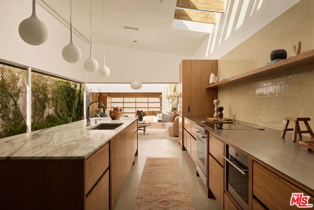 1028 Pleasantview Avenue, Los Angeles, CA 90291