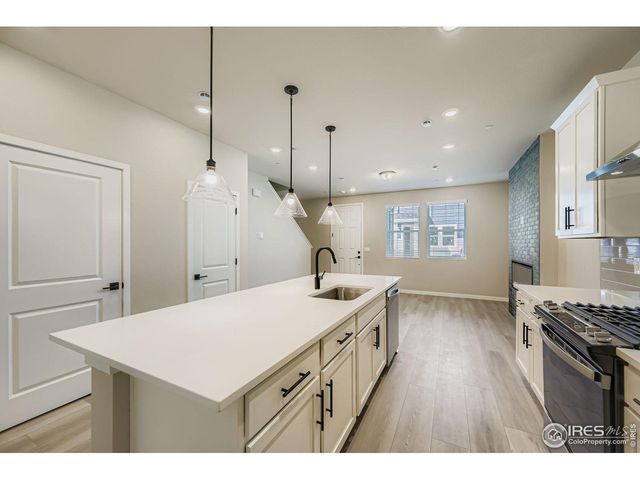 2809 Bear Springs Cir, Longmont, CO 80503
