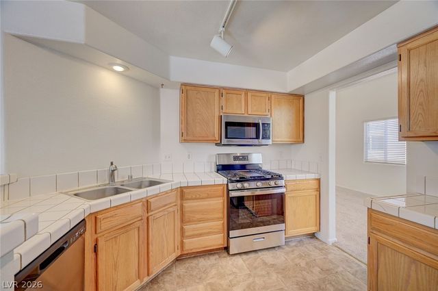 2462 Cavern Cove Way, Las Vegas, NV 89156