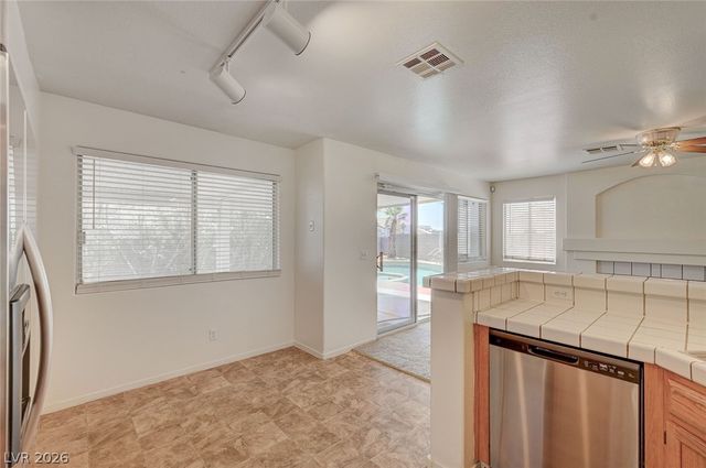 2462 Cavern Cove Way, Las Vegas, NV 89156