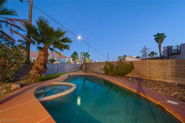 2462 Cavern Cove Way, Las Vegas, NV 89156