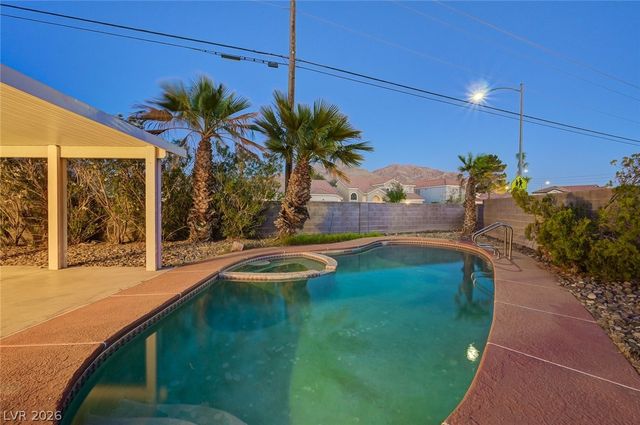 2462 Cavern Cove Way, Las Vegas, NV 89156