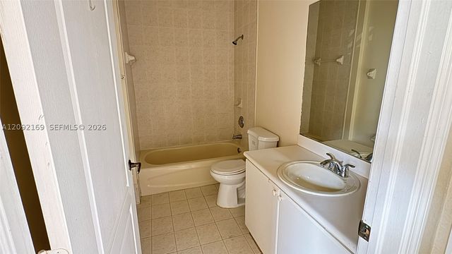 17650 NW 73rd Ave 104-18, Hialeah, FL 33015