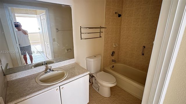 17650 NW 73rd Ave 104-18, Hialeah, FL 33015