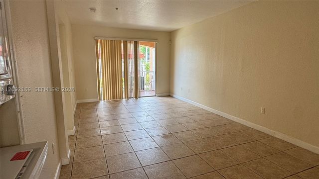 17650 NW 73rd Ave 104-18, Hialeah, FL 33015