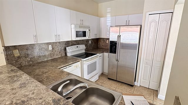 17650 NW 73rd Ave 104-18, Hialeah, FL 33015