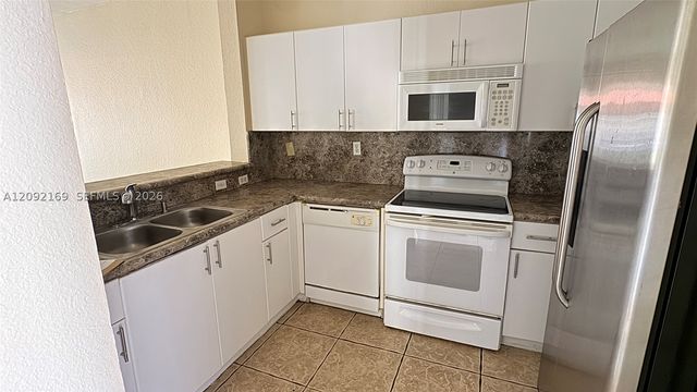 17650 NW 73rd Ave 104-18, Hialeah, FL 33015
