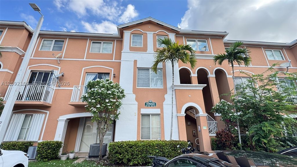 17650 NW 73rd Ave 104-18, Hialeah, FL 33015