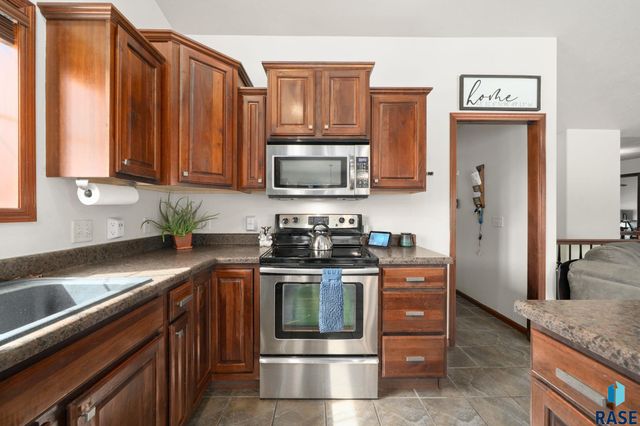 2704 S Grinnell Ave Avenue, Sioux Falls, SD 57106