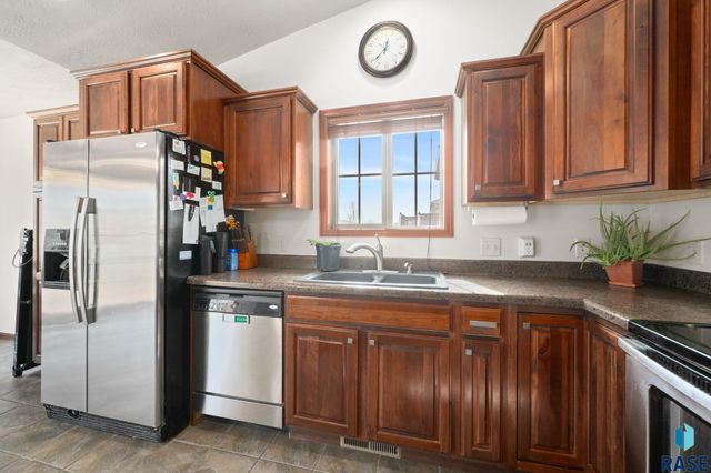 2704 S Grinnell Ave Avenue, Sioux Falls, SD 57106