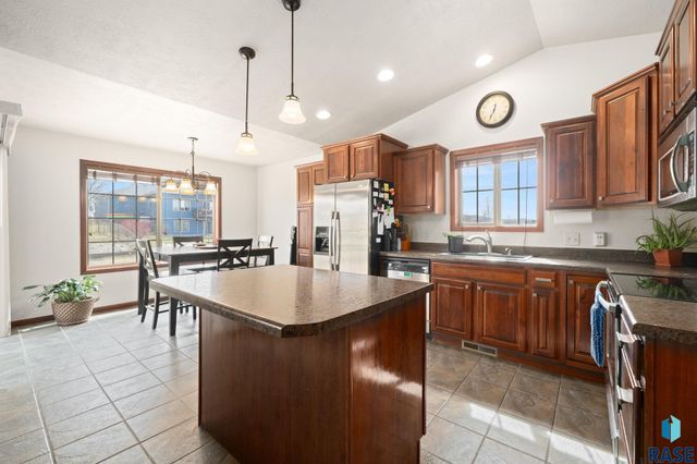 2704 S Grinnell Ave Avenue, Sioux Falls, SD 57106