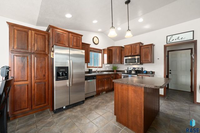 2704 S Grinnell Ave Avenue, Sioux Falls, SD 57106