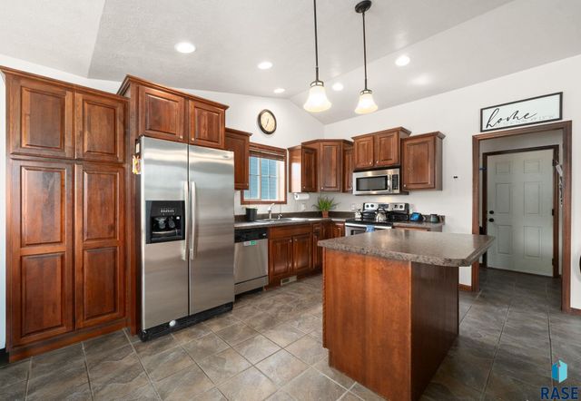 2704 S Grinnell Ave Avenue, Sioux Falls, SD 57106