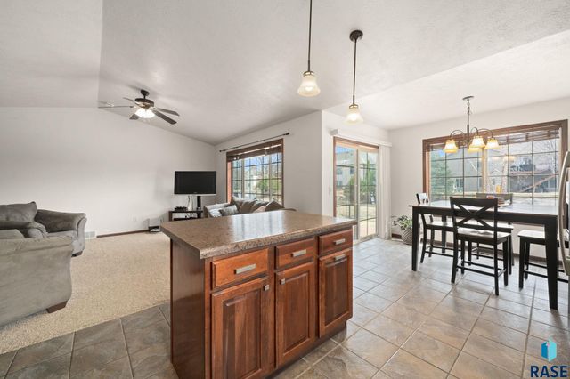 2704 S Grinnell Ave Avenue, Sioux Falls, SD 57106